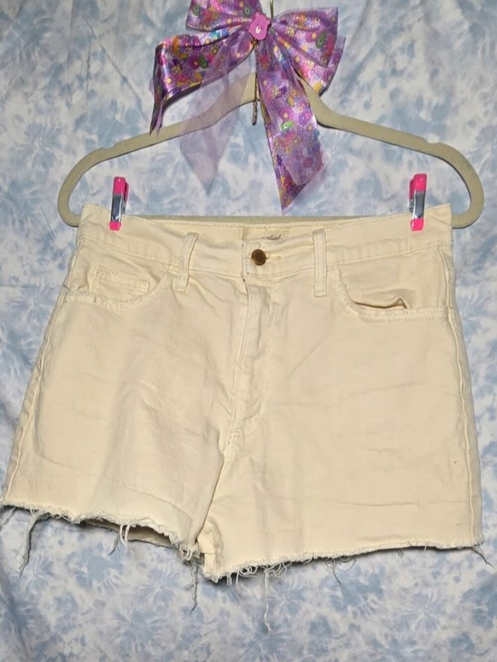 NWOT Universal Thread Size 8 Cream Shorts – Flawless, Never Worn Closet Decor